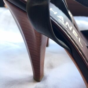 CHANEL leather sandals size 38